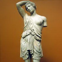 Скульптура Эллады Раненая амазонка