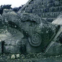 Скульптура Мезоамерики Рельеф пирамид Кастильо