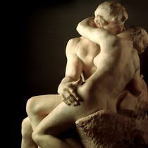 Скульптура модерна Поцелуй